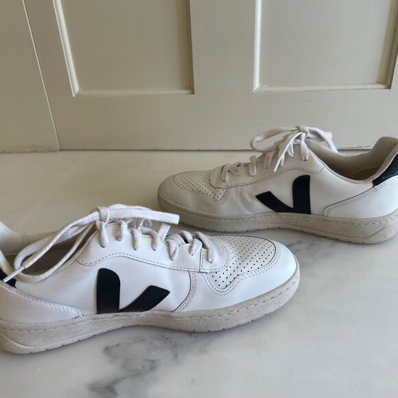 Veja Women V-10 Sneakers in white and black leather, Size 10 - Picture 7 of 10